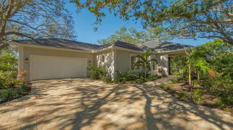 32 BAYHEAD LN — home for sale