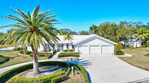 6851 COUNTRY LAKES CIR — home for sale
