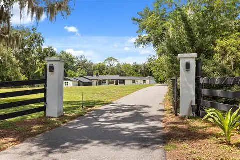 1602 COUNTRY CLUB RD — home for sale